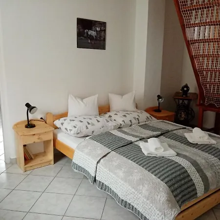 Holiday home Eoetvoes Nyaralo *