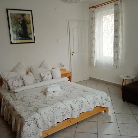 Eoetvoes Nyaralo Holiday home