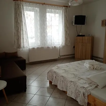 Holiday home Eoetvoes Nyaralo *