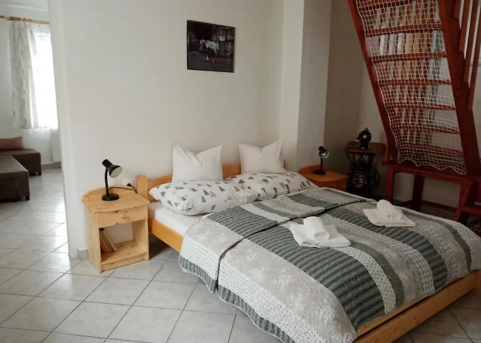 Case de vacanță Eoetvoes Nyaralo *